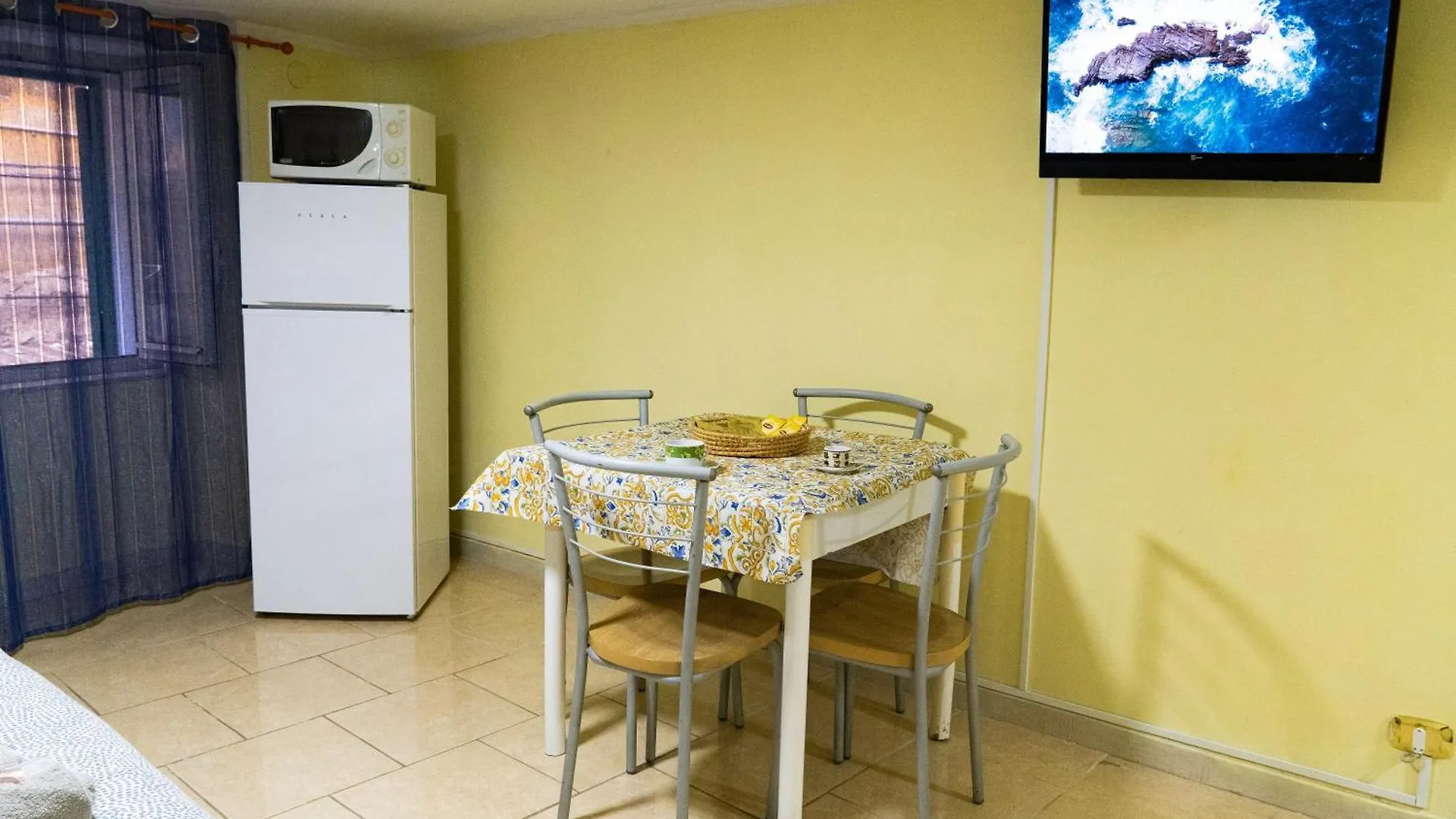 Gianludos Home - Centro Storico Neapel 0*,  Italien