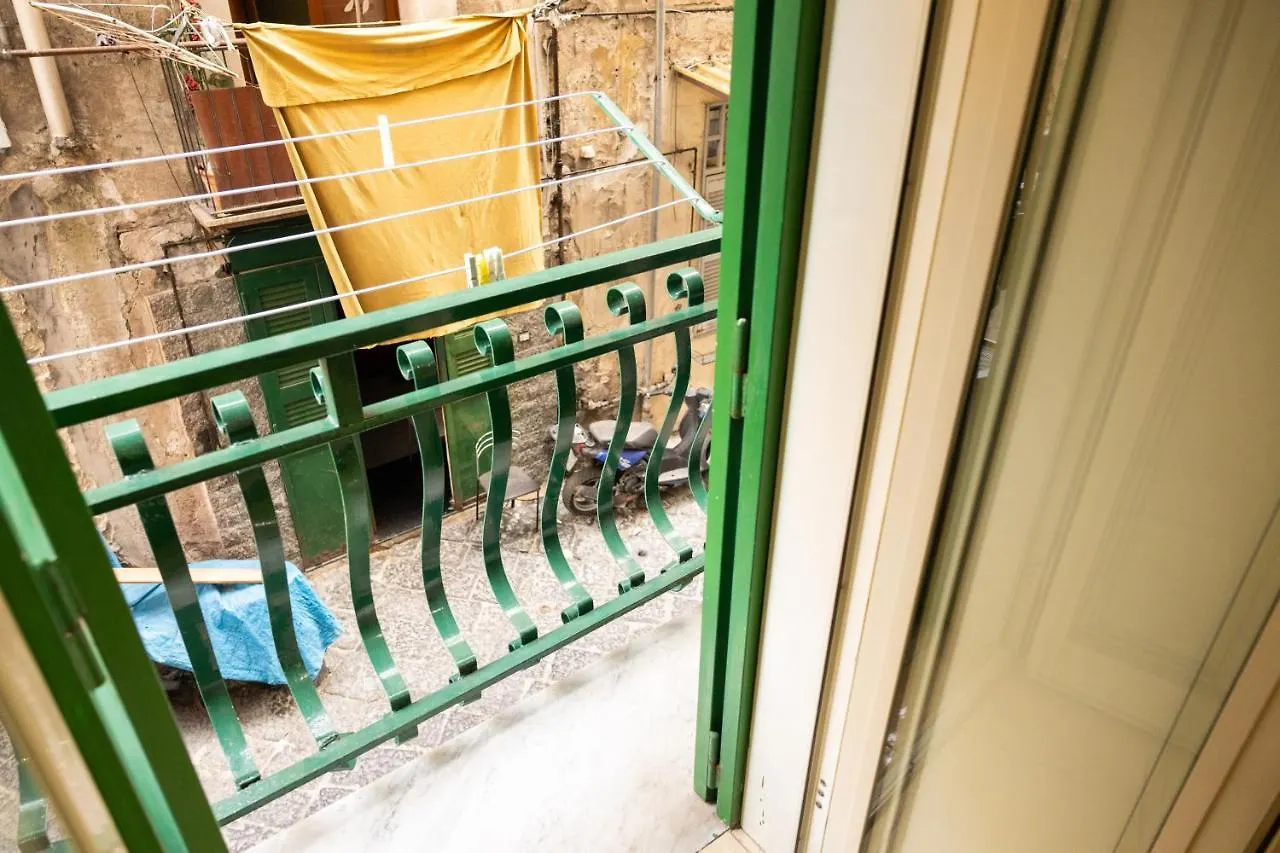 Gianludos Home - Centro Storico Nápoles Apartamento